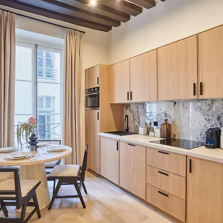 Charming In The Center Of Apartament